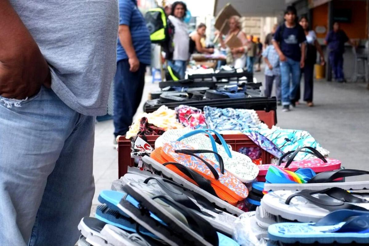 Un informe revela que 3,4 millones de trabajadores de la economía popular ganan menos de $960.000 y viven en condiciones de alta precariedad