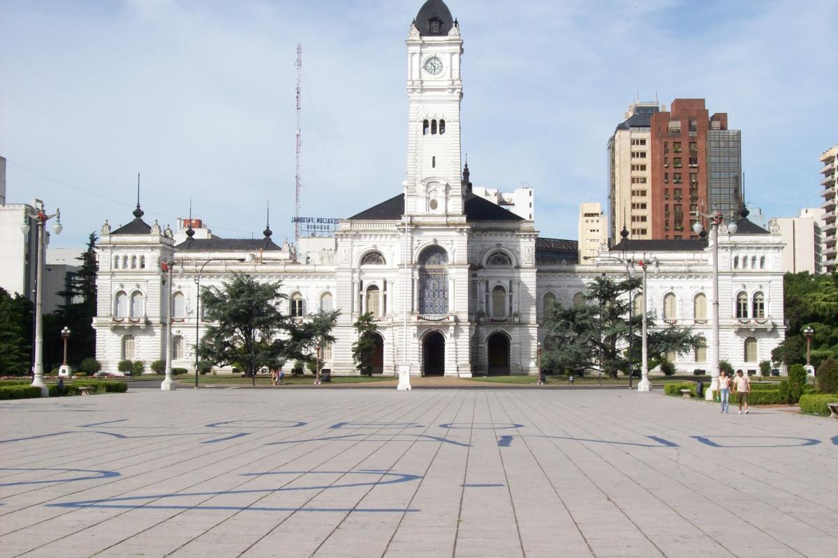 Grave denuncia por acoso sexual en el entorno cercano del Intendente de La Plata