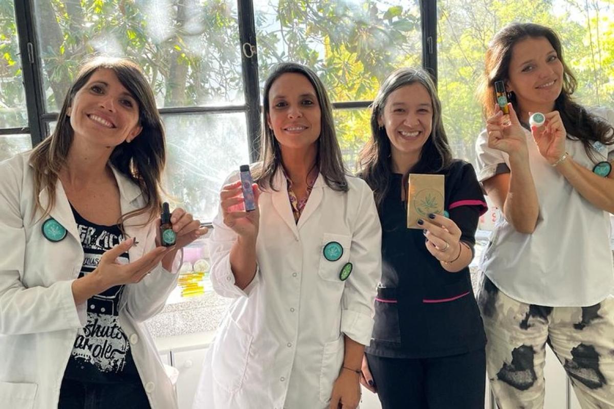 Docentes de la Facultad de Odontología de la UNLP ganaron un premio internacional en Brasil por su trabajo sobre cannabis medicinal y discapacidad