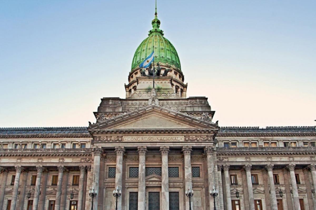 “Crecimiento sin empleo”: la economía se expande, pero se destruye trabajo de calidad