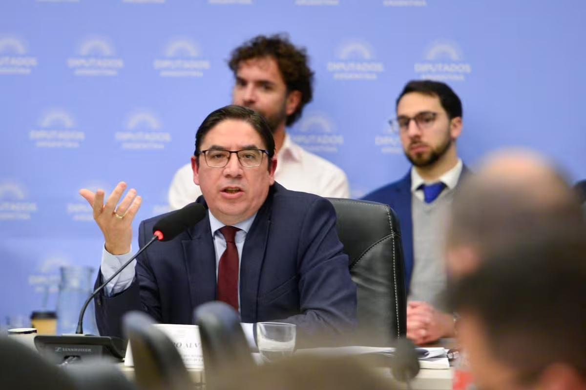 Alejandro Álvarez negó el desfinanciamiento universitario y acusó a los gremios de coordinar paros con fines de semana largos