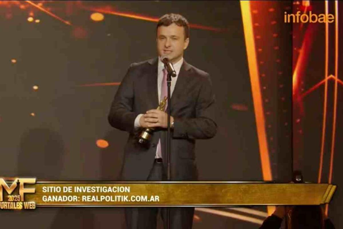 Gran noche del periodismo digital: Santiago Sautel fue premiado y con un homenaje a la libertad de expresión