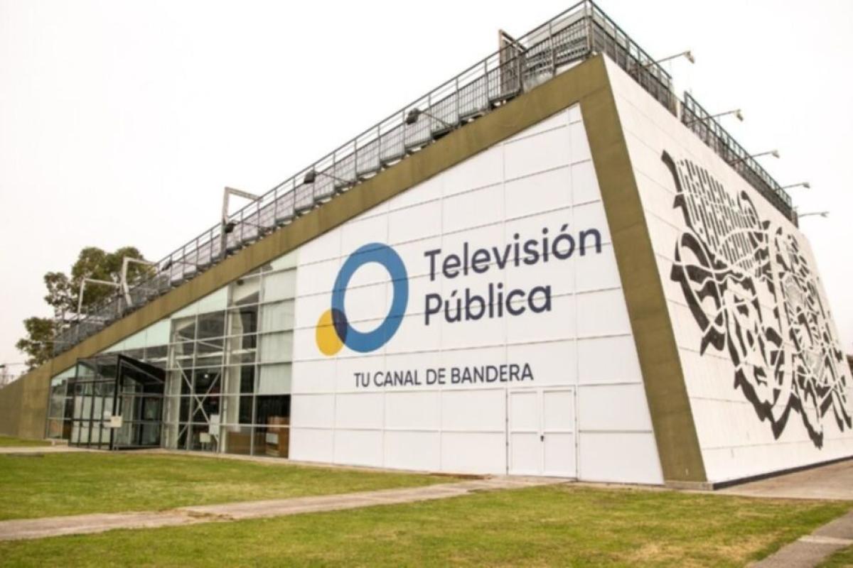 El Gobierno lanza un nuevo plan de retiros voluntarios y apunta a recortar hasta 600 empleos en los medios públicos