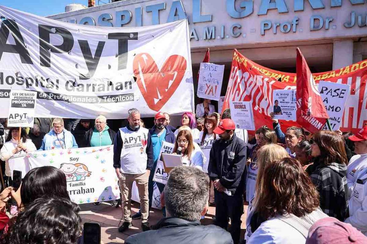 Trabajadores del Garrahan preparan una “marea blanca de la salud” para reclamar la prórroga de la Emergencia Pediátrica