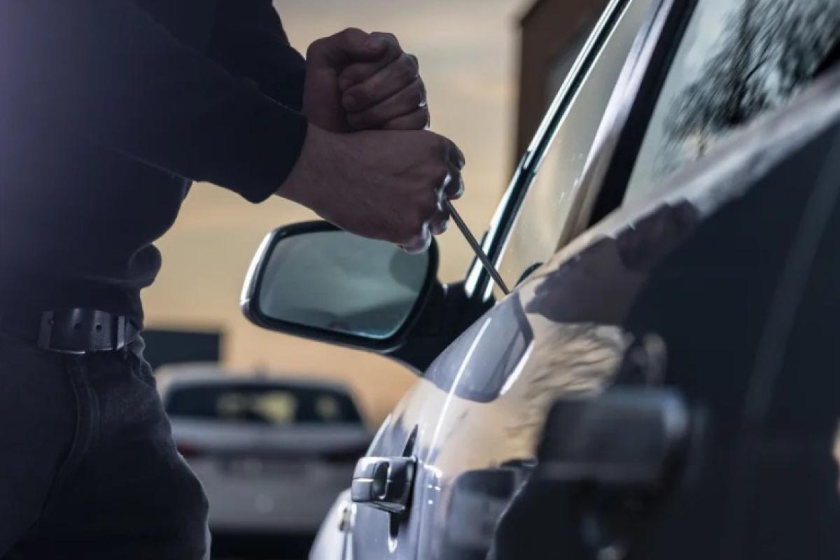 Robo vehicular en alza: crecen los asaltos en grupo, de noche y en la vía pública