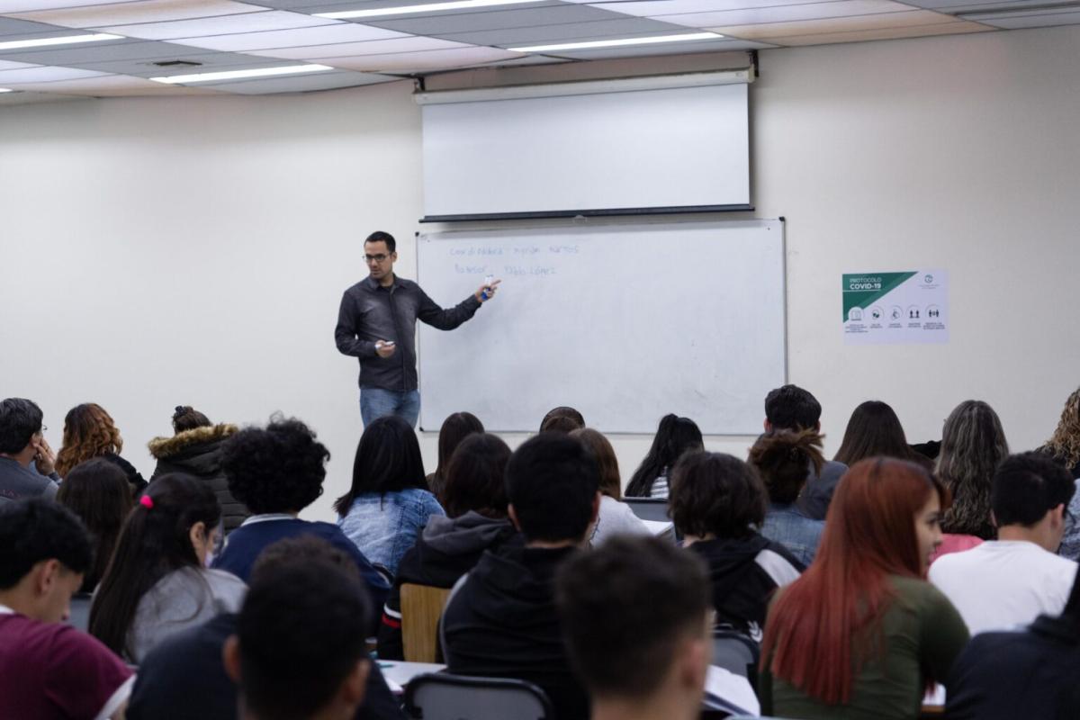 Con el gobierno de Milei, el salario universitario cayó a mínimos históricos y los docentes ya resignaron el equivalente a siete sueldos