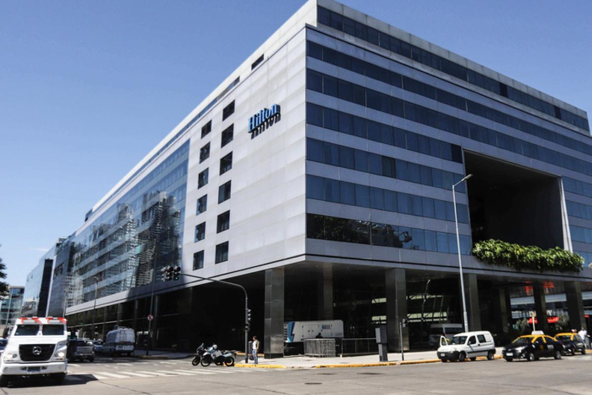 El turismo extranjero se desploma un 10,8% y crece la alarma en el sector hotelero: “El tipo de cambio nos está expulsando”