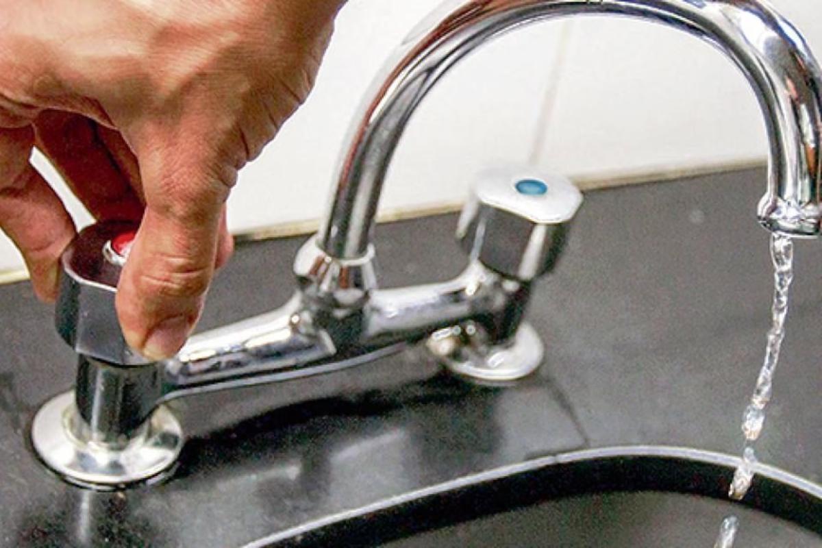 La Justicia extendió la prohibición de cortes de agua por falta de pago y frena el alcance del DNU 493/2025