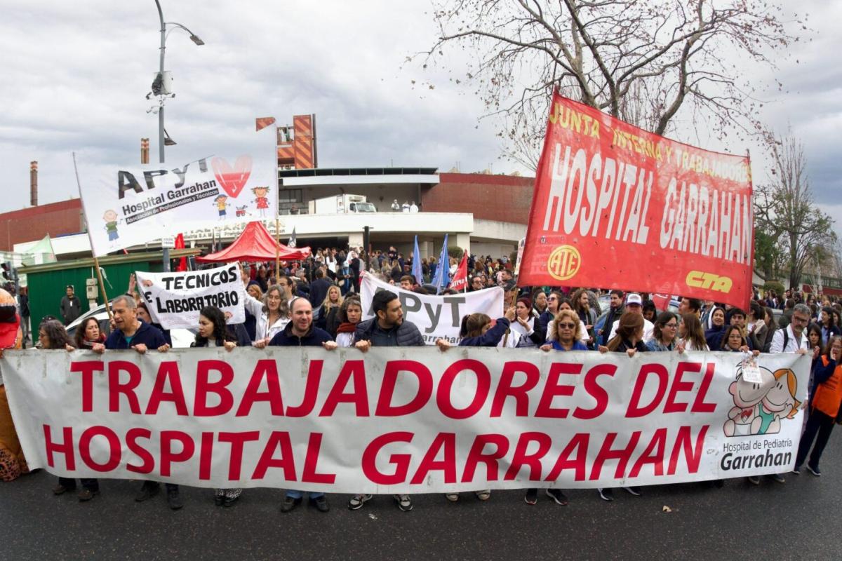 Trabajadores del Garrahan convocan a un abrazo al hospital y denuncian falta de personal y cuestionamientos sobre los fondos