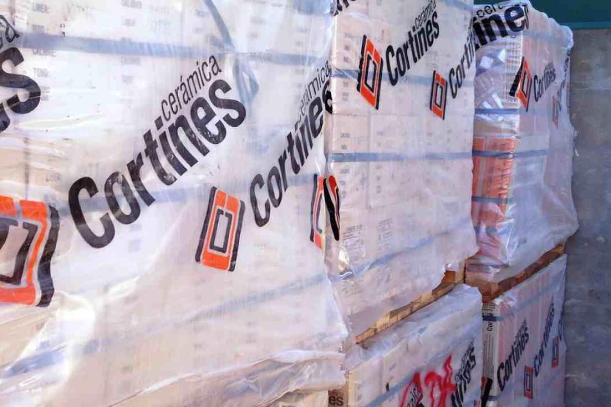 Crisis en Cerámica Cortines: más de 130 despidos y denuncias por indemnizaciones en cuotas en la planta de Luján