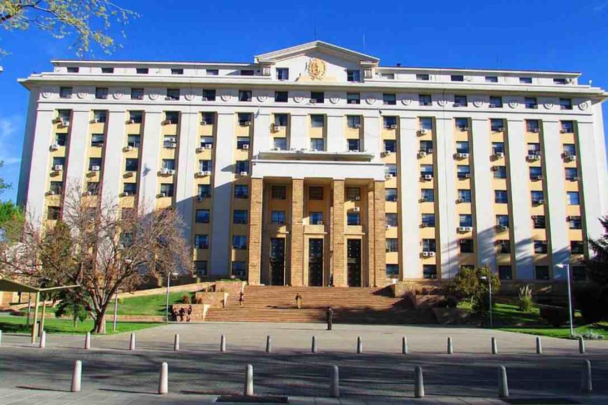 Mendoza cambia las reglas de la paritaria estatal y propone salarios ligados a la recaudación