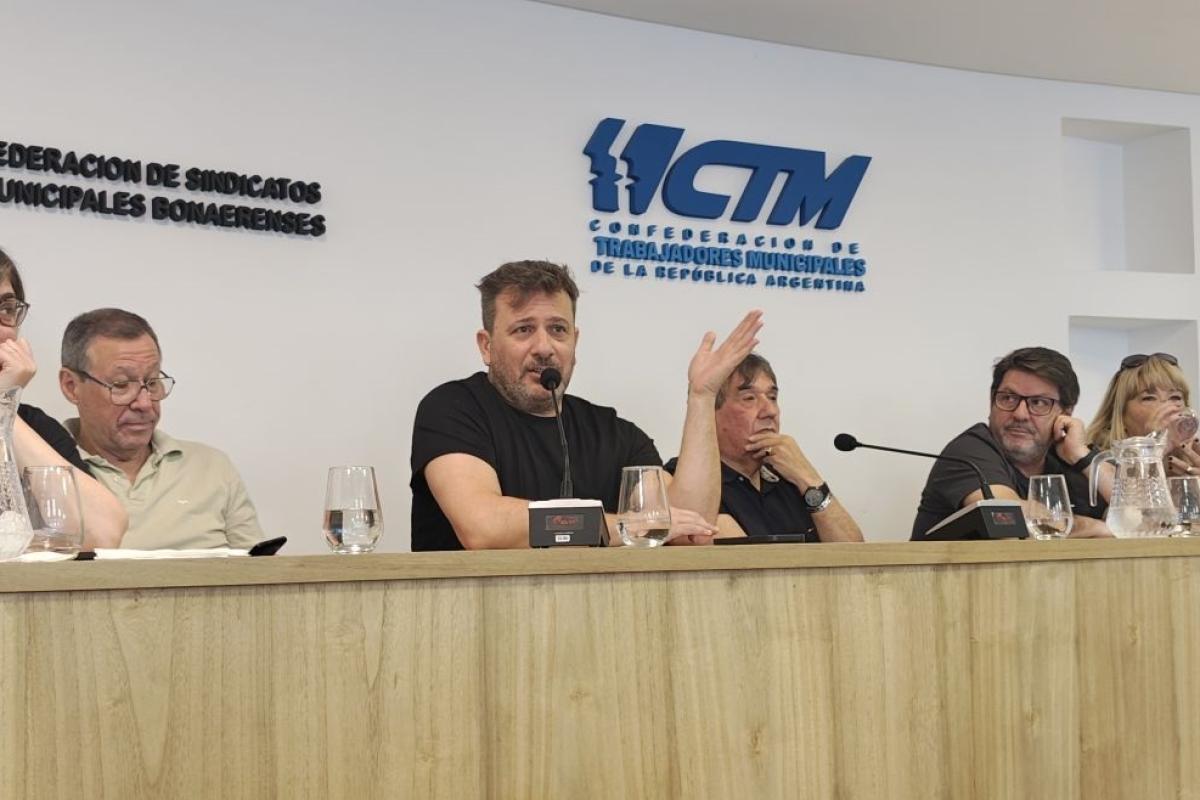 Doval cruzó a los intendentes por la precarización laboral: “No podemos hablar contra la flexibilización y tener el 80% de la planta precarizada”