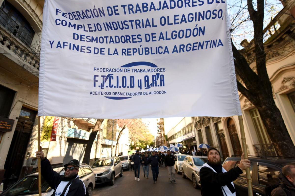 Ataque con sello mafioso a la sede de Aceiteros: denuncian un hecho “planificado” y con “desinterés por el robo”