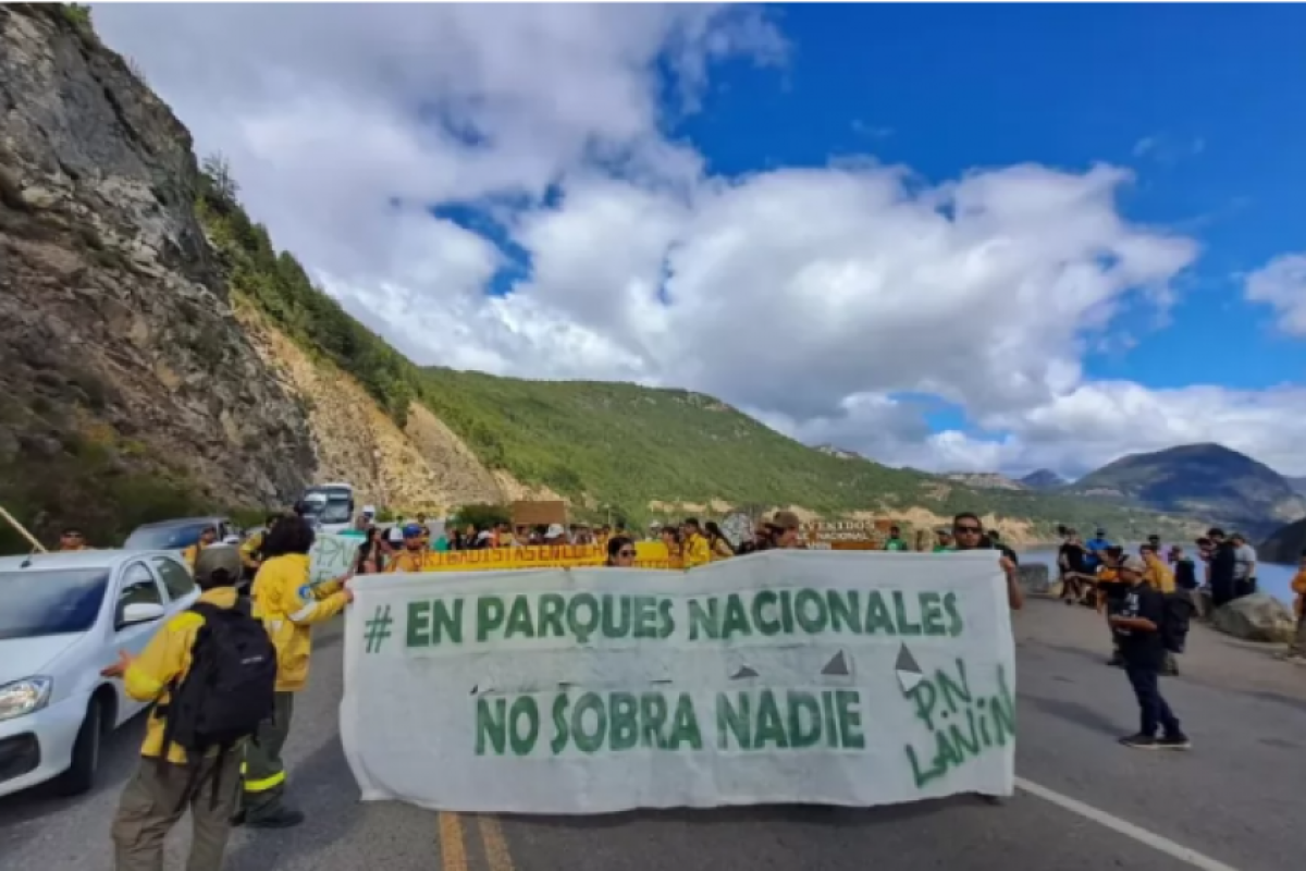 En plena emergencia por incendios, denuncian que el Gobierno planea reducir 400 puestos en Parques Nacionales