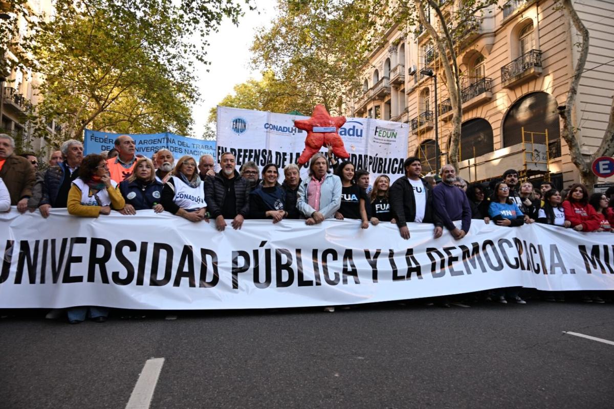 El FreSU se suma a la Marcha Federal Universitaria y reclama el rechazo del DNU 70/23