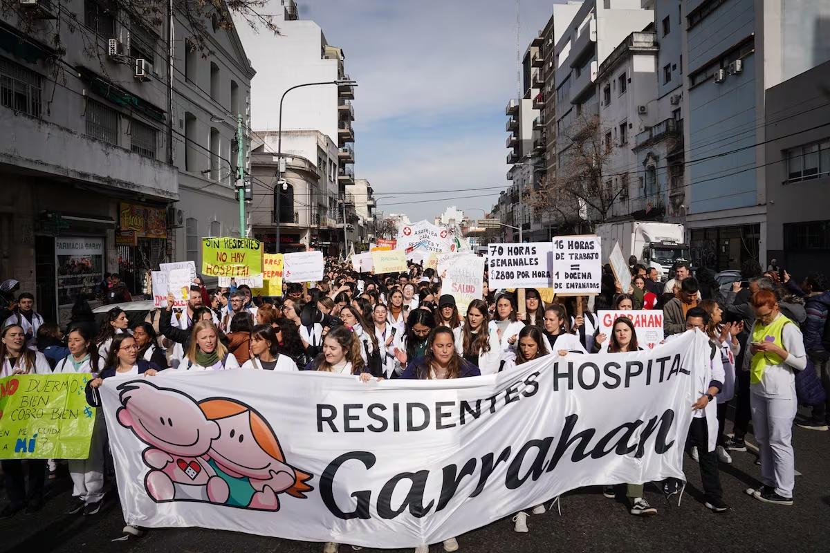 Profesionales del Garrahan harán un festival en Parque Lezama y preparan un paro por la emergencia pediátrica