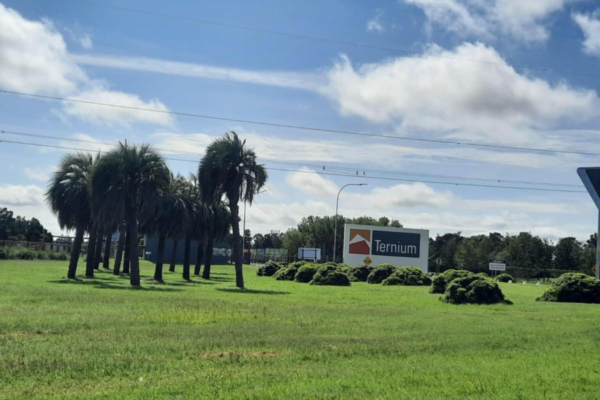 Se agudiza la crisis industrial: Ternium duplica suspensiones rotativas con reducción salarial en su planta de San Nicolás