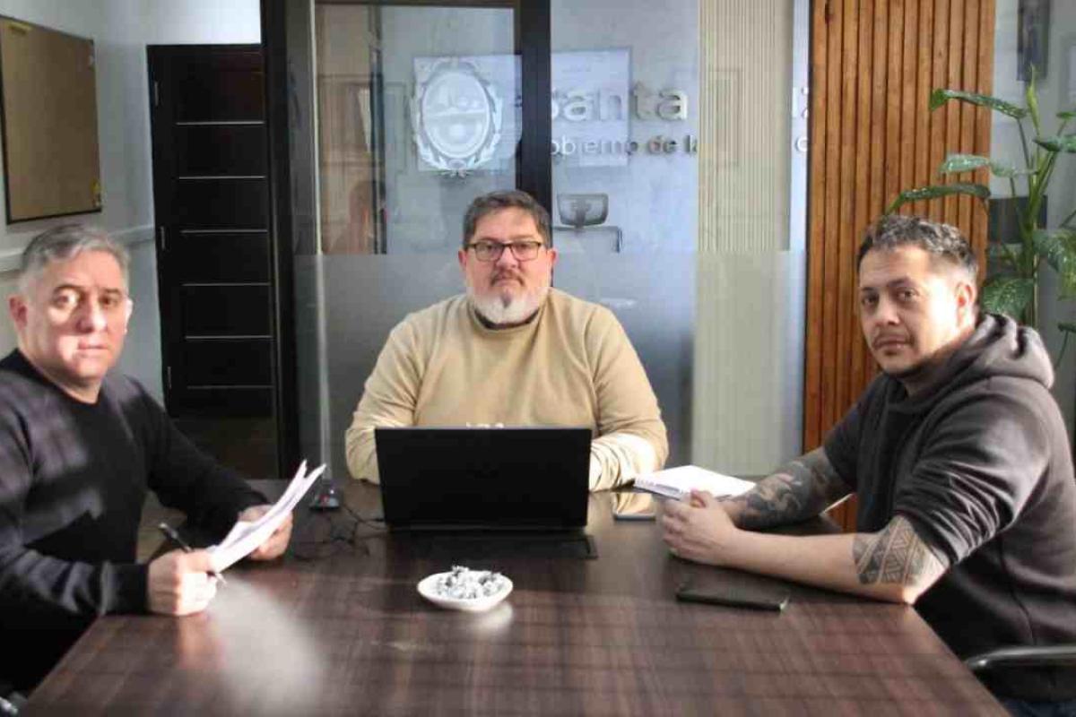 Santa Cruz: Provincia y AMET avanzan en acuerdos sobre salarios, seguridad y mantenimiento de escuelas técnicas