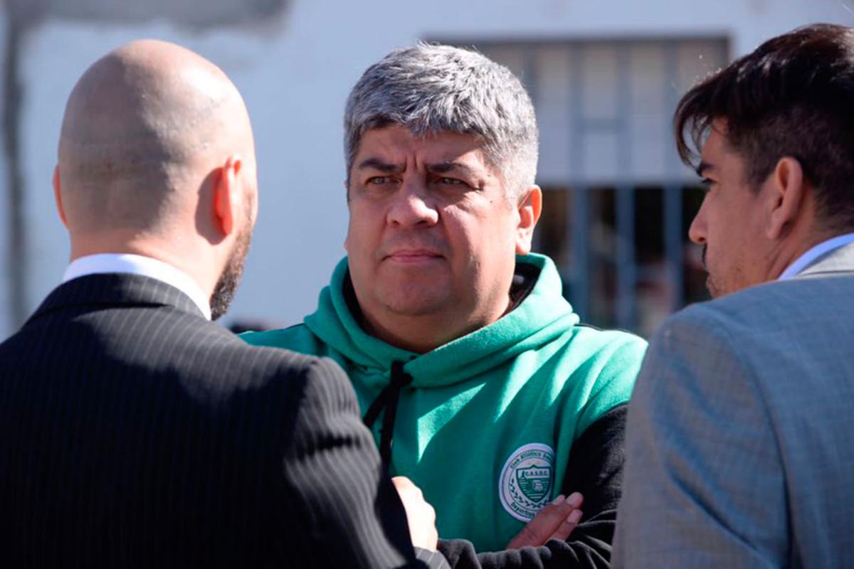 Moyano y su ART: el único lugar donde el accidente laboral y el apriete se resuelven en la misma parrilla