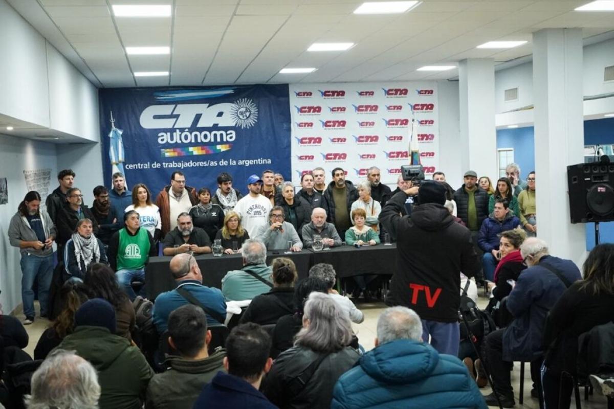 Las dos CTA lanzaron un plan de lucha federal y convocaron a movilizaciones contra el ajuste