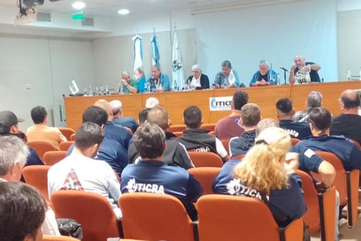 UTICRA alerta por el colapso del sector del calzado y denuncia el impacto “devastador” de las políticas del gobierno