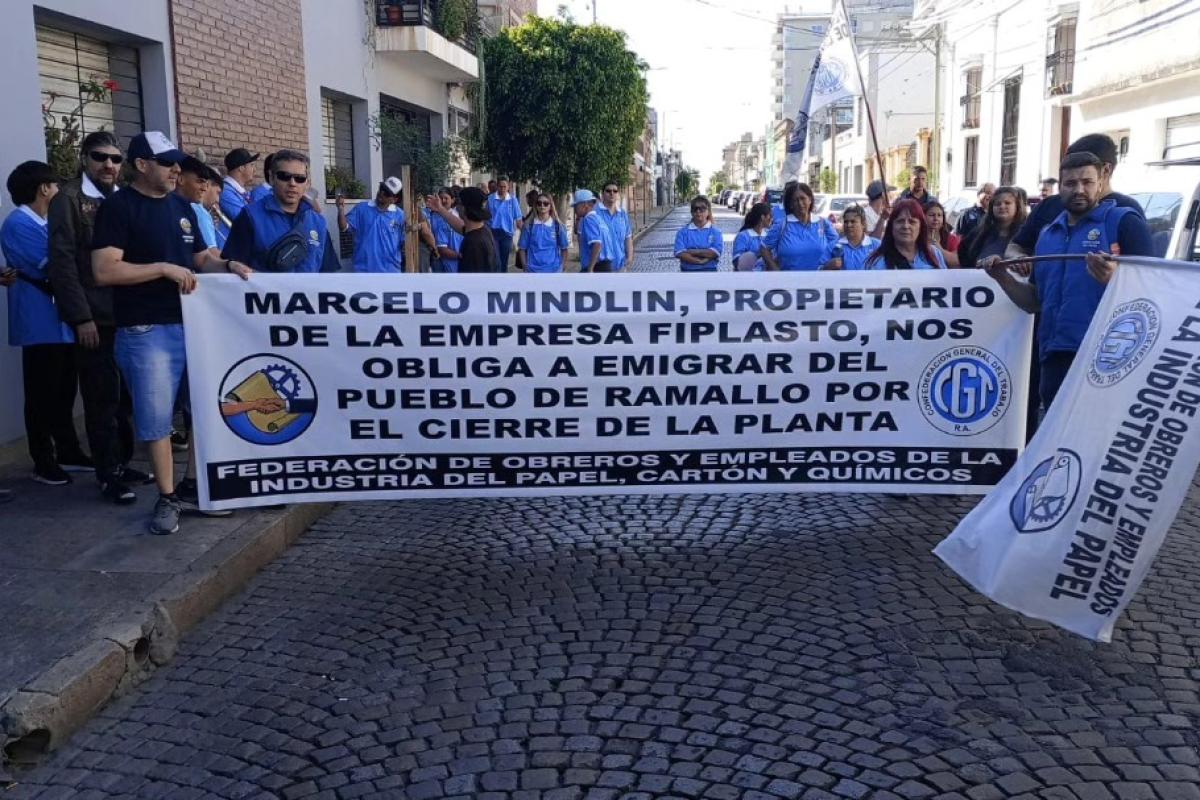 FOEIPCyQ y el Sindicato Papelero de Ramallo denuncian despidos en FIPLASTO y reclaman la reincorporación de los trabajadores