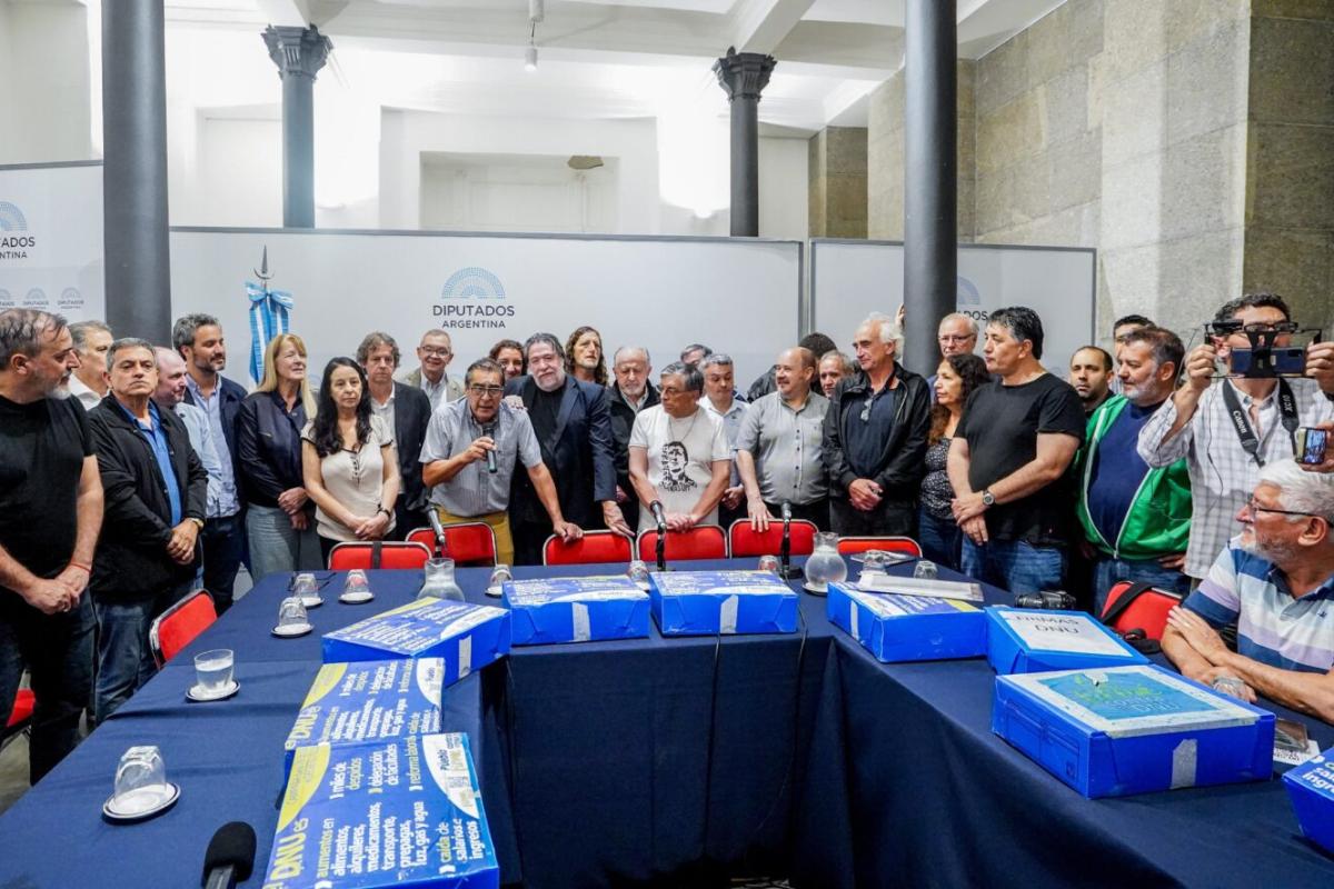 La CTA-Autónoma Presenta Más de 500,000 Firmas en Contra del DNU 70/23