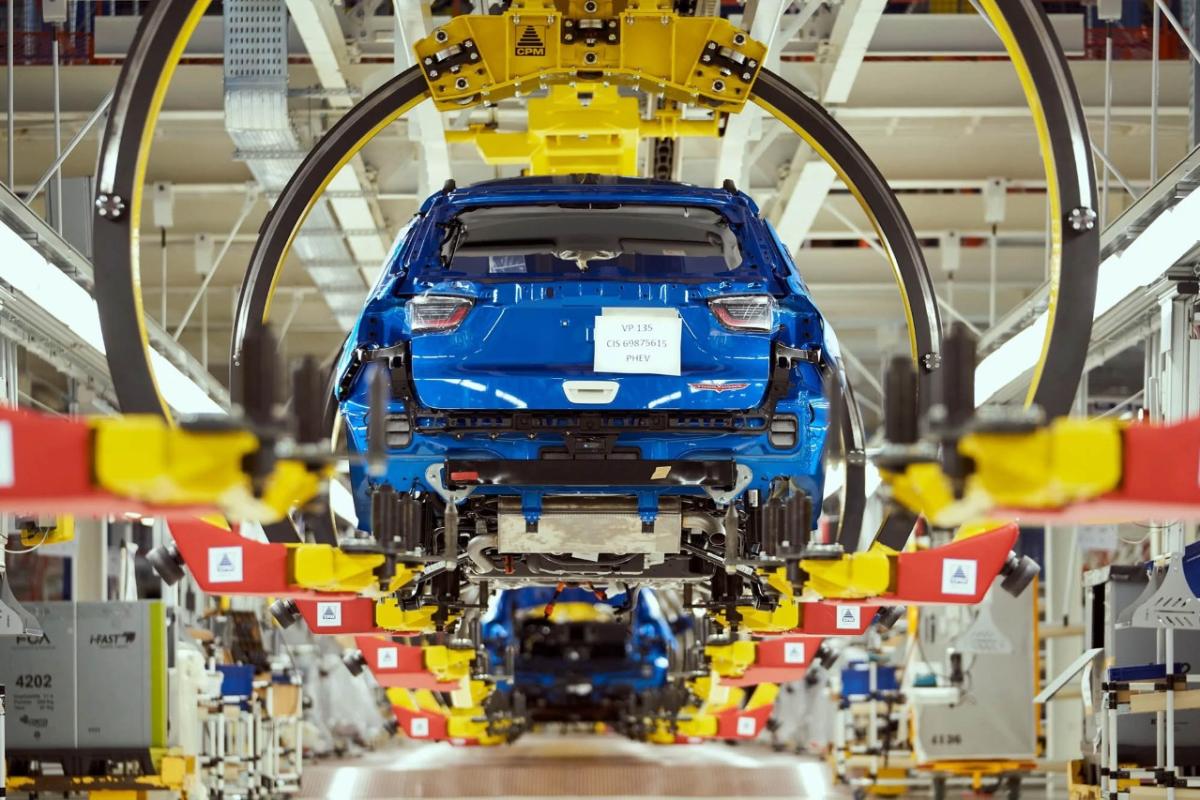 La producción automotriz retrocedió 10% en octubre y crece la preocupación por el empleo en el sector