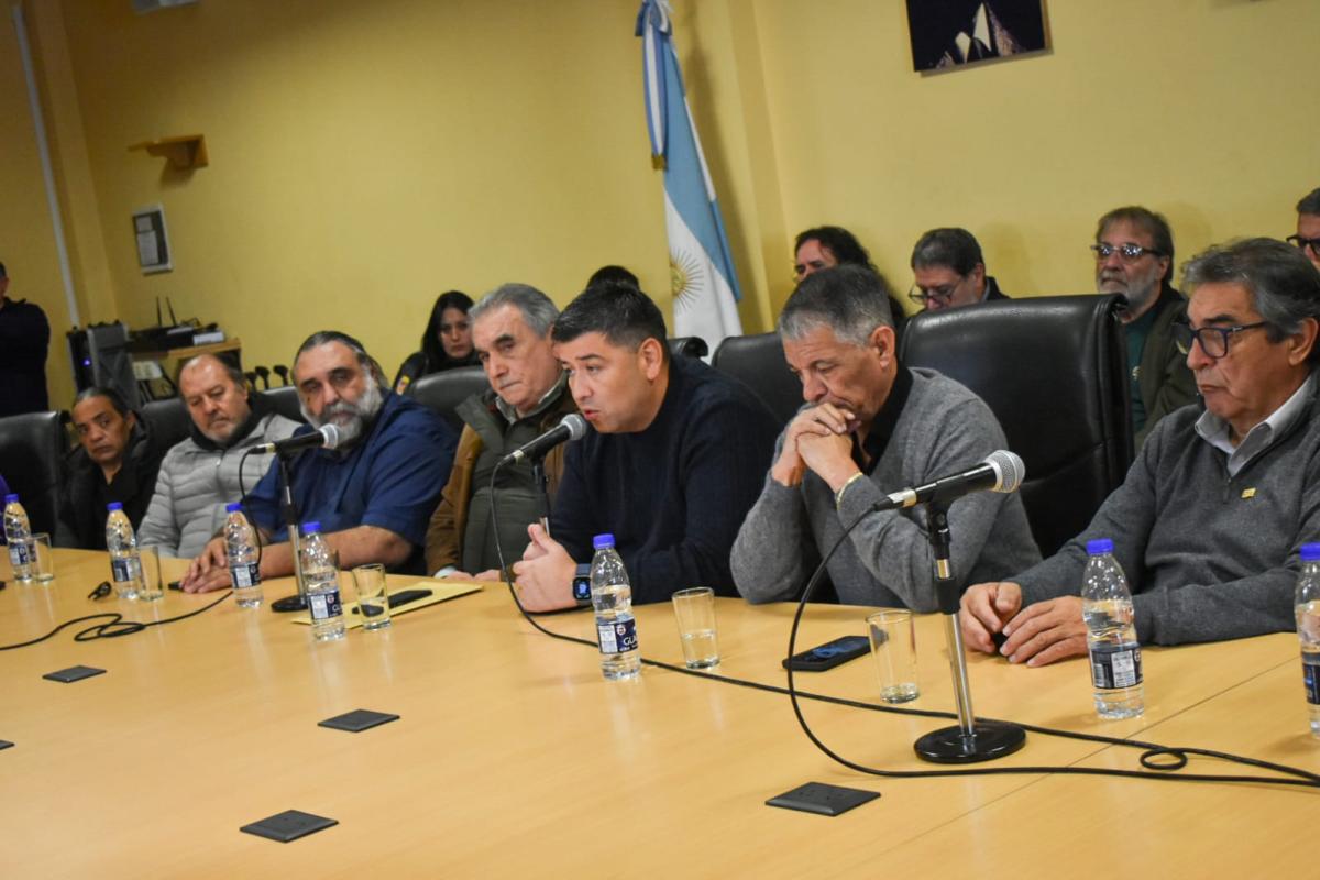 Las centrales sindicales marchan a Economía contra el endeudamiento de las familias