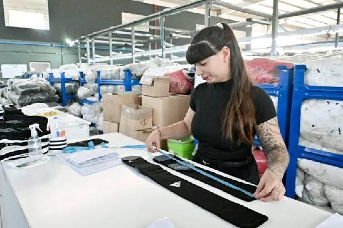 Crisis textil: cerró una fábrica en Pacheco y 120 trabajadores quedaron sin respuestas