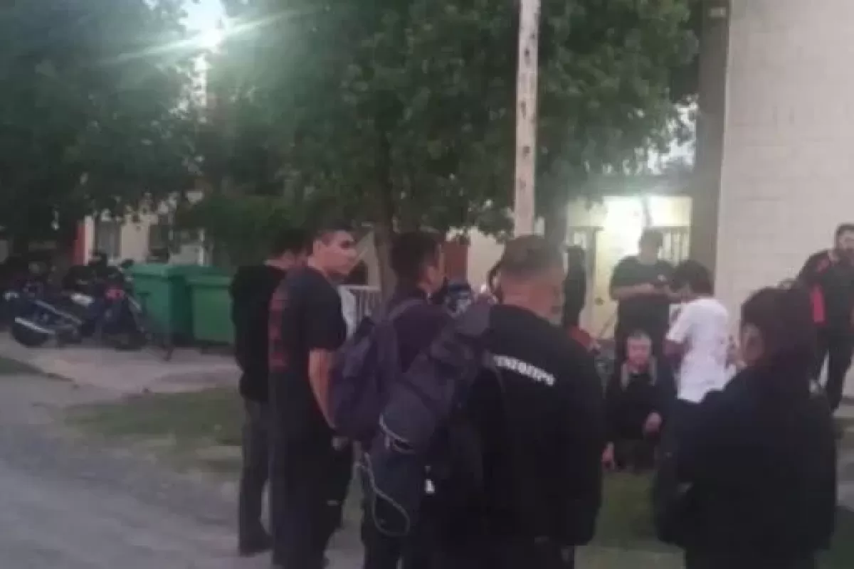 Crisis industrial en Catamarca: cerró una planta de calzado, ofrece pagar la mitad de las indemnizaciones y los trabajadores cortaron la ruta