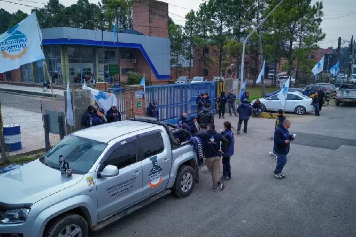 Químicos de Pilar protestan por despidos en Cascia y denuncian presiones contra trabajadores afiliados al sindicato