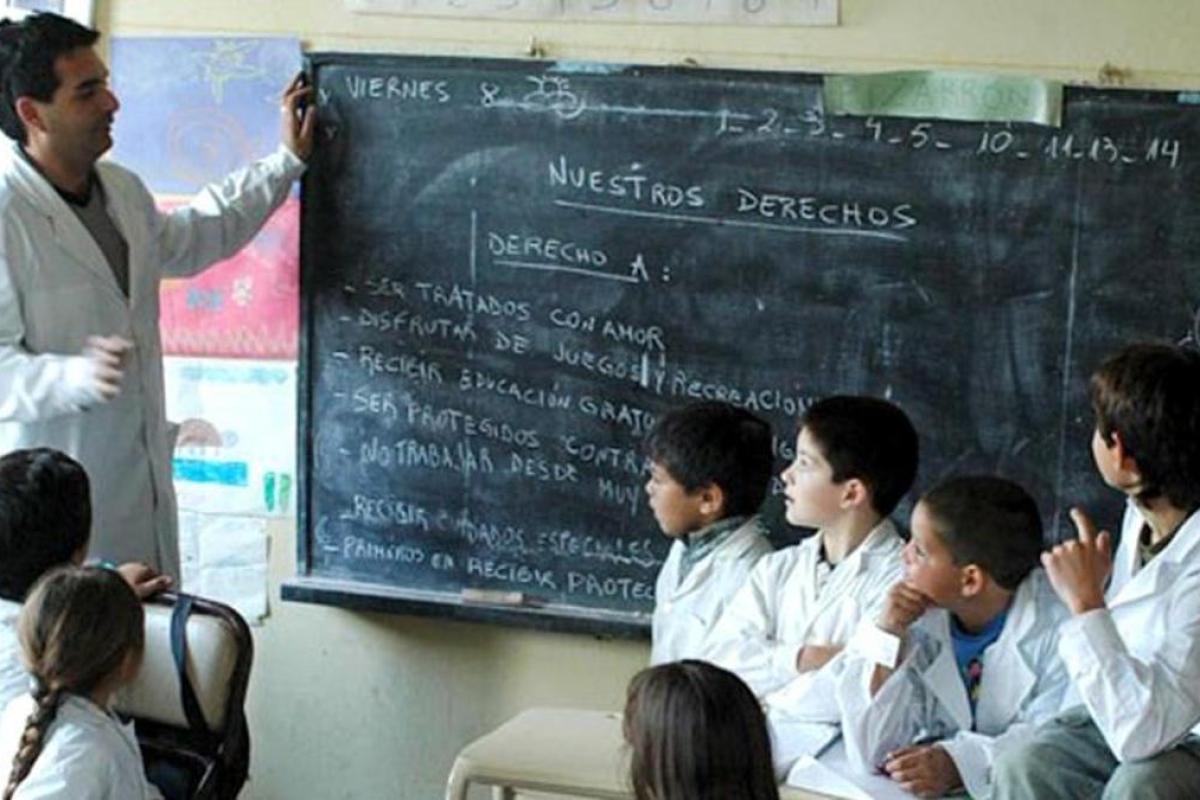 Docentes de la provincia de Buenos Aires realizan a un paro docente por ...