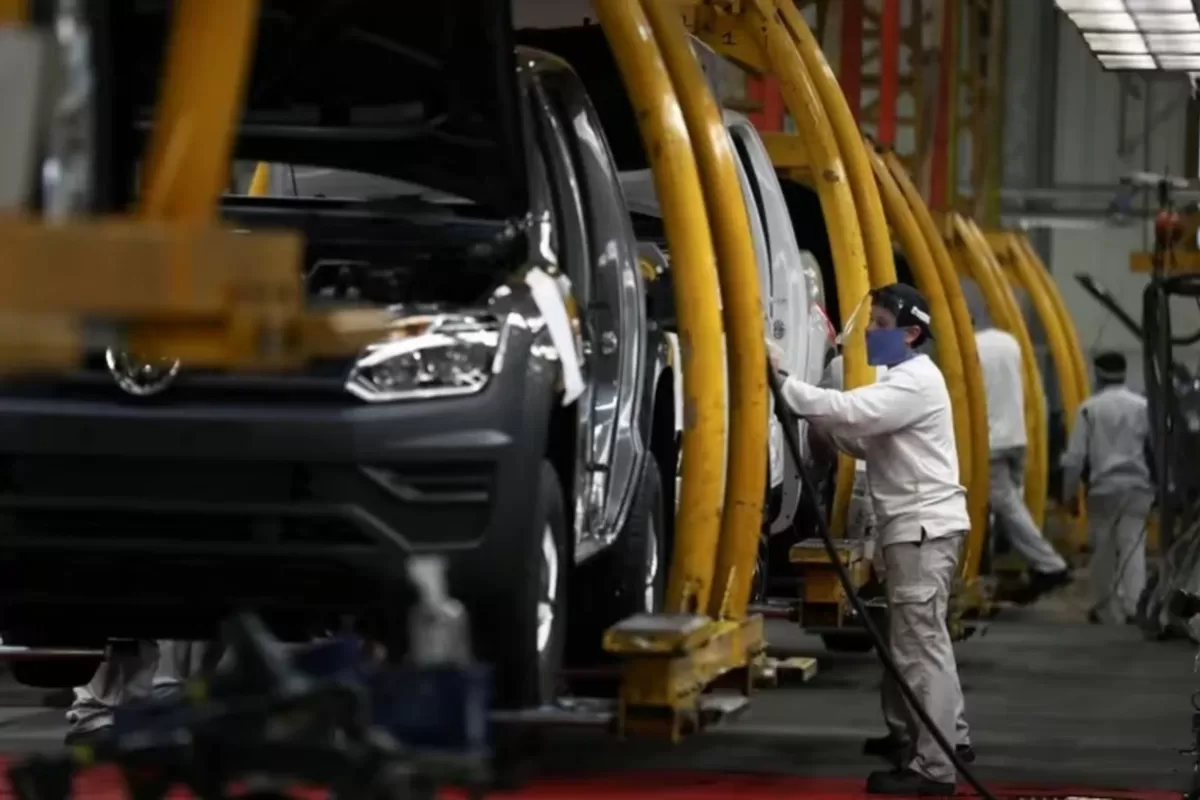 Volkswagen Argentina reduce su plantilla en medio de una crisis automotriz: 300 empleados afectados por la recesión