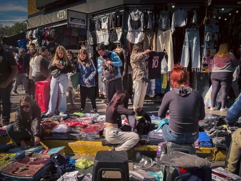 Crece la precarización laboral: el empleo informal aumentó más de 28% en la última década