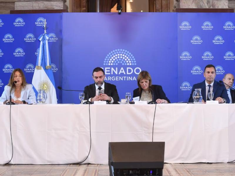 El Gobierno abre una mesa de diálogo con la CGT y empresarios para modificar la reforma laboral y avanzar en el Senado