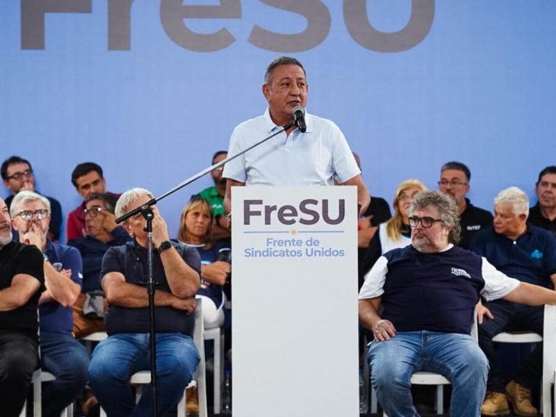 Duro discurso de Omar Maturano contra la CGT en el plenario del FreSU: críticas por la multa y reclamo de mayor confrontación