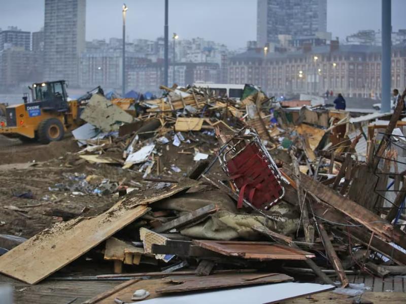 Feriantes denuncian desalojo en Mar del Plata y apuntan contra Montenegro: “No aceptamos el desmantelamiento sin alternativa”