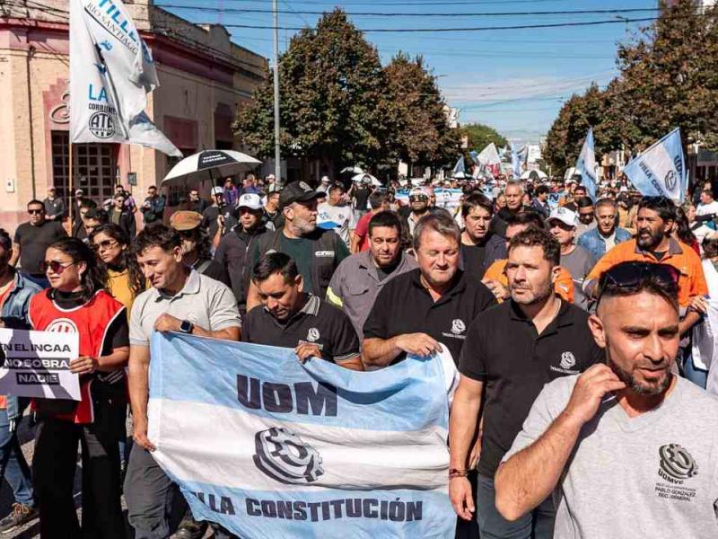 Tensión en Acindar: la UOM movilizó junto a contratistas por salarios, suspensiones y seguridad
