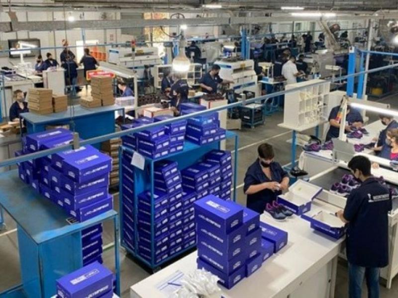 La crisis del calzado se profundiza: más de 100 fábricas cerradas y 10.000 empleos perdidos