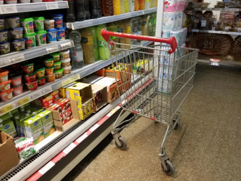 Crisis en los hogares: advierten que la mitad de las familias no llega a fin de mes y crece el endeudamiento con tarjetas