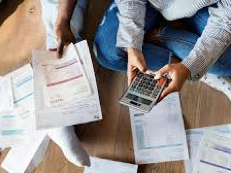 Se agrava el endeudamiento familiar: la morosidad se dispara y preocupa al sistema financiero