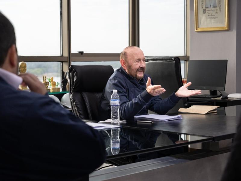 Insfrán anunció un aumento del 15% para estatales y llevó el incremento anual al 29%