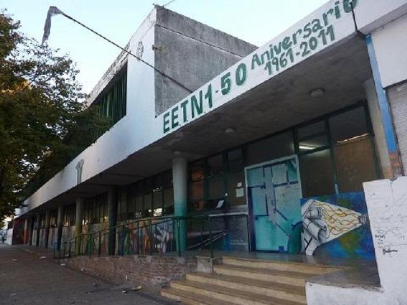 Alerta en La Plata: Denuncian que una persona armada ingresó a la Técnica N 1