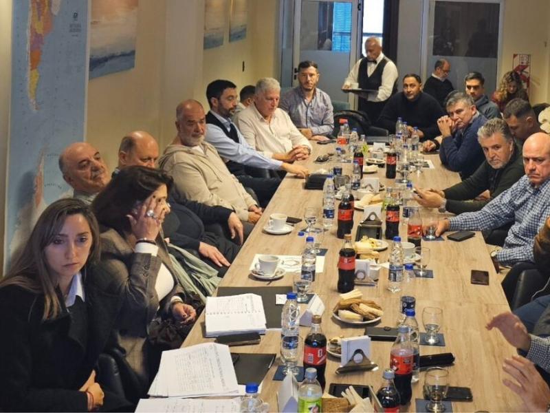 La marina mercante impulsa una alternativa legislativa para proteger el cabotaje y el empleo argentino
