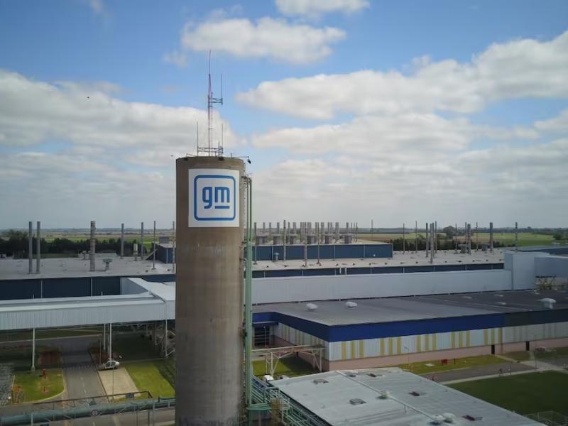General Motors ratifica el rol estratégico de la planta de Alvear en medio de recortes y suspensiones