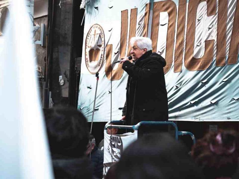 La UEJN protestó contra el traspaso del fuero laboral a la Ciudad con un banderazo frente a tribunales