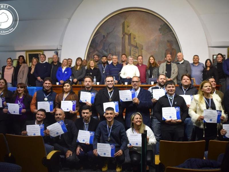 AMET Buenos Aires entregó títulos a 98 nuevos profesores de educación técnica: “Mejora las prácticas docentes y fortalece la formación”