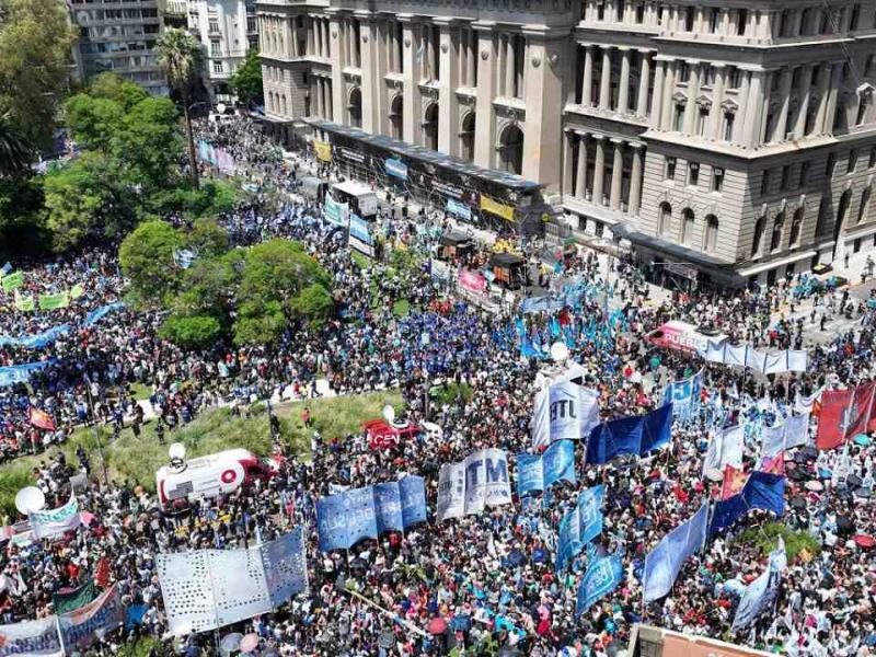 La CGT profundiza su plan de lucha y convoca a movilizaciones junto a las CTA y la UTEP