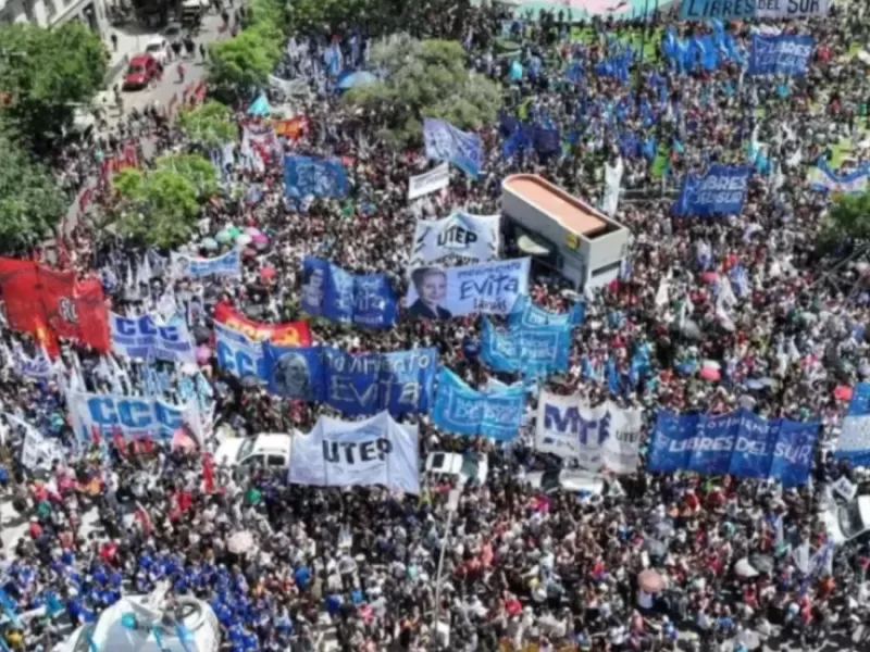 La CGT marcha a Plaza de Mayo con críticas al Gobierno, homenaje al Papa Francisco y advertencias de mayor conflictividad